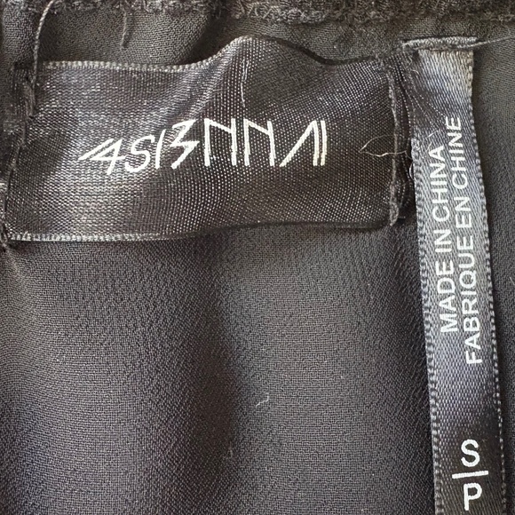 4Sienna Black Eyelet Cold Shoulder Drawstring Neck Dress SZ S - Picture 9 of 12